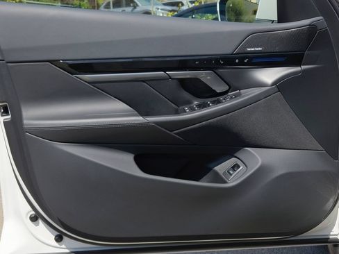 Used 2024 BMW 530i w/ Premium Package RWD image 18
