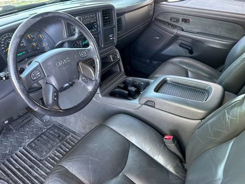 Used 2003 GMC Sierra 2500 SLT w/ SLT Preferred Equipment Group AWD/4WD image 10