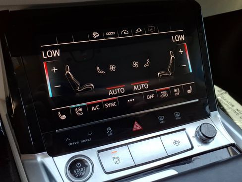 Used 2024 Audi Q8 e-tron Premium Plus w/ Premium Plus Package AWD/4WD image 32