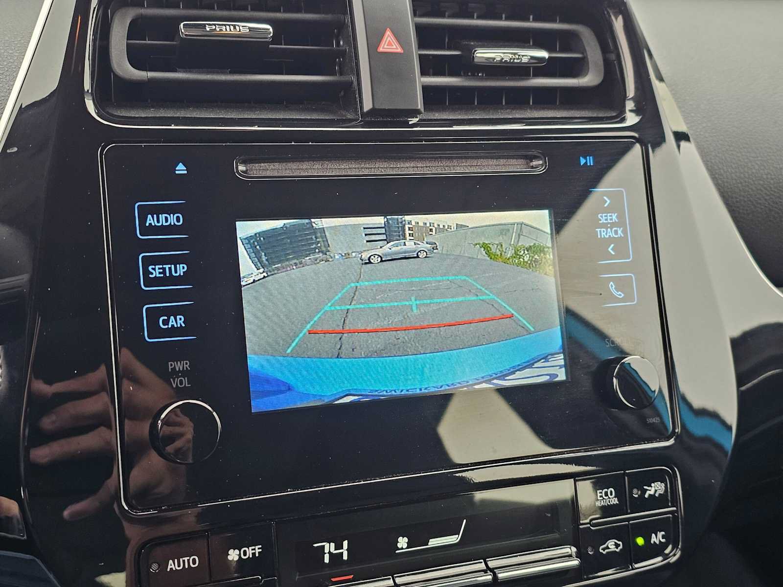 Used 2019 Toyota Prius XLE w/ Premium Convenience Package FWD image 28