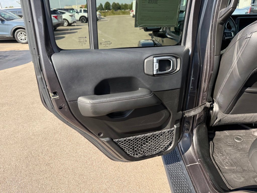 Used 2019 Jeep Wrangler Unlimited Sahara AWD/4WD image 11