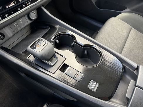 Certified 2025 Nissan Rogue SV image 10