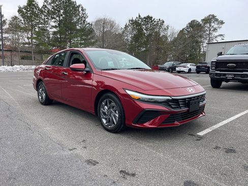 Certified 2024 Hyundai Elantra SEL image 4