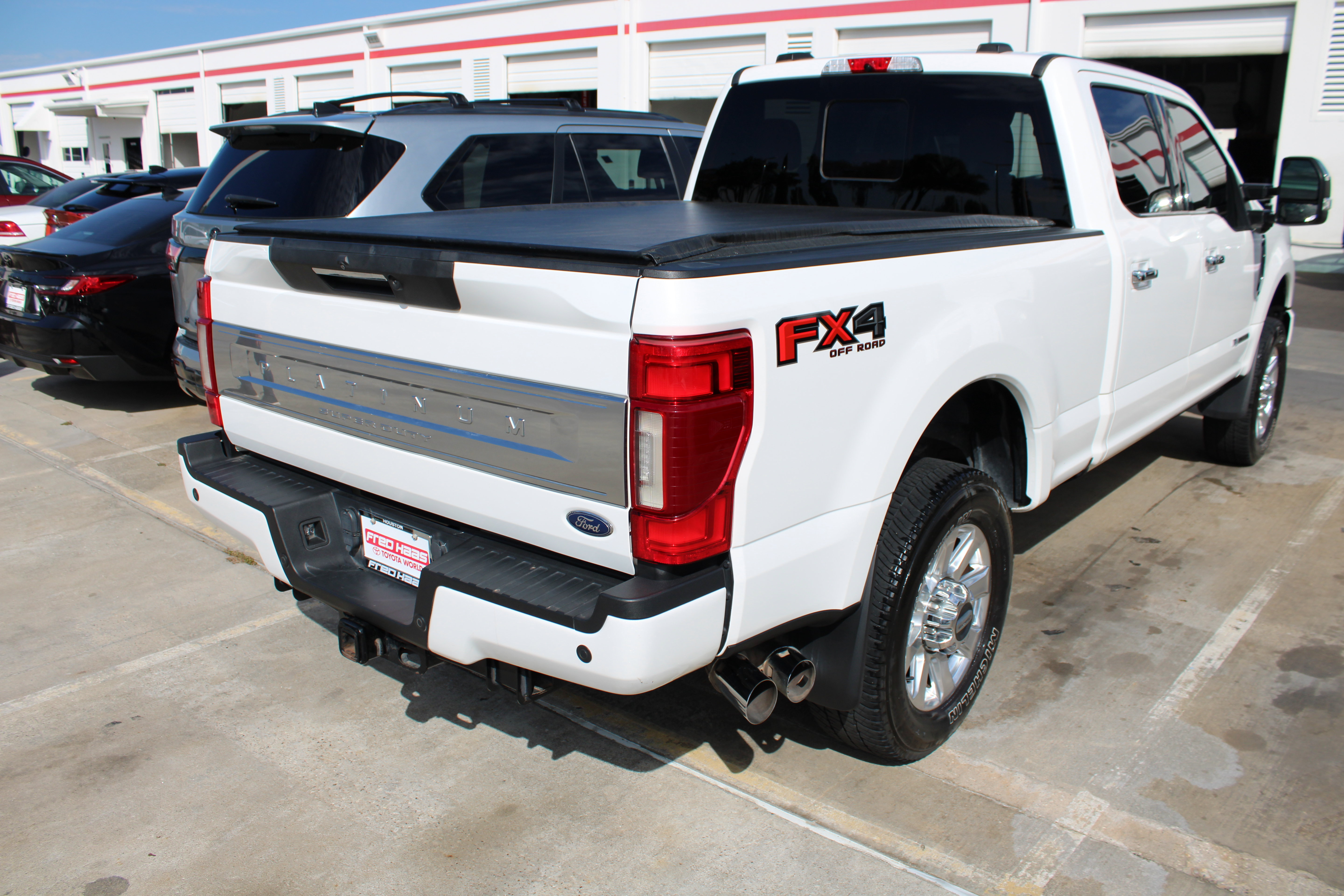 Used 2020 Ford F250 Platinum w/ FX4 Off-Road Package AWD/4WD image 9