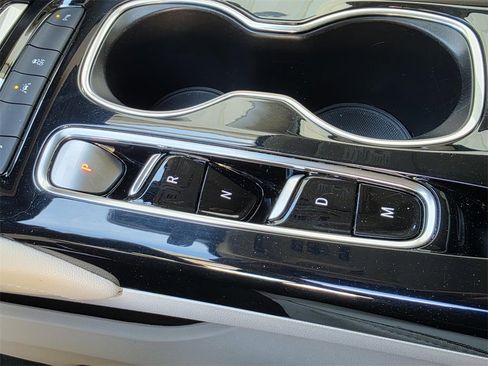 Used 2022 Buick Envision Essence w/ Technology Package I image 39