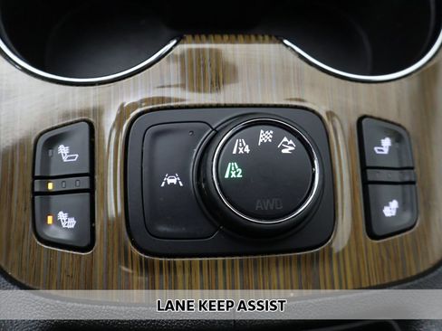 Used 2023 GMC Acadia SLE w/ Driver Convenience Package image 3