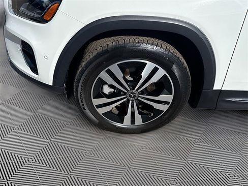 Used 2025 Mercedes-Benz GLB 250 image 36