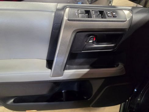 Used 2011 Toyota 4Runner SR5 w/ Premium Pkg w/Leather AWD/4WD image 5