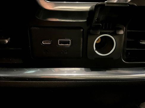 Used 2020 Chevrolet Silverado 1500 High Country w/ Technology Package image 27