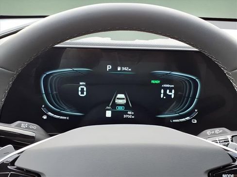 Used 2024 Kia Niro EX image 32