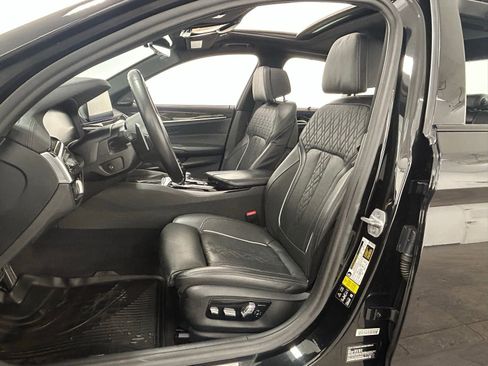 Used 2020 BMW M550i xDrive w/ Executive Package image 28