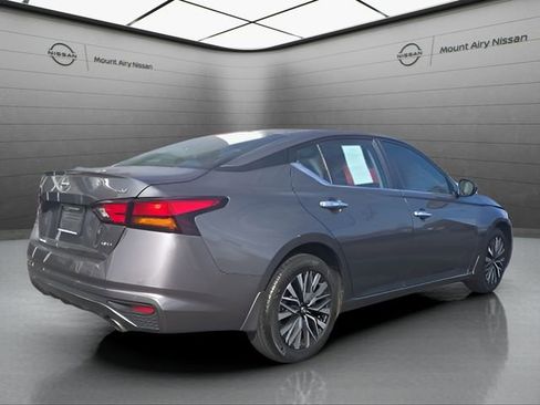 Certified 2024 Nissan Altima 2.5 SV w/ SV Premium Package image 5