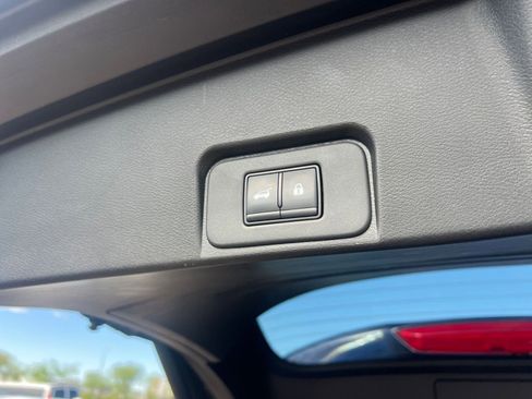 Used 2025 Nissan Rogue SV FWD image 21