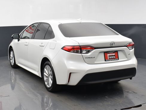 Used 2025 Toyota Corolla LE w/ LE Premium Package image 3