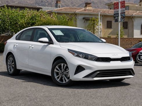 Used 2023 Kia Forte LXS FWD image 2