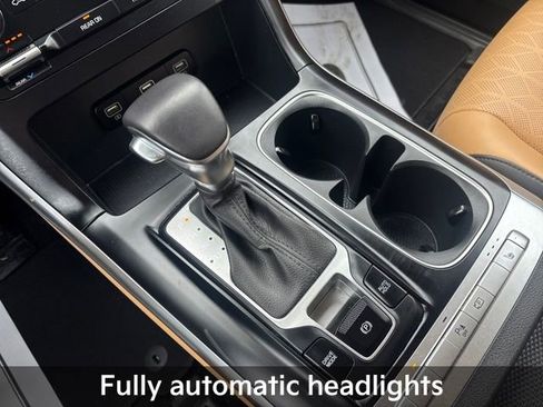 Used 2024 Kia Carnival LX image 17