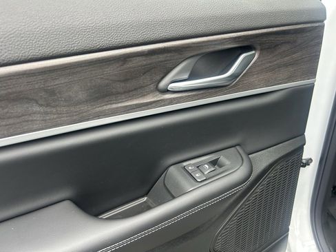 New 2025 Jeep Grand Cherokee L Limited w/ Black Appearance Package image 27