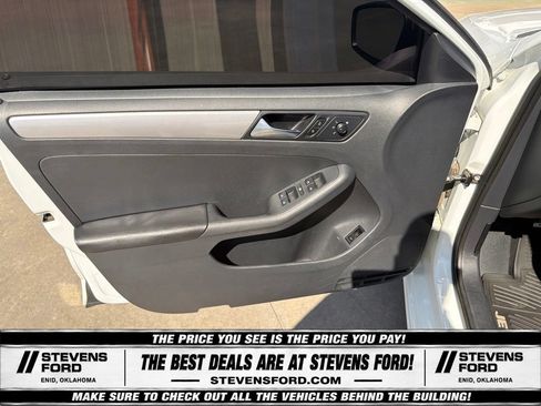 Used 2016 Volkswagen Jetta SE FWD image 17