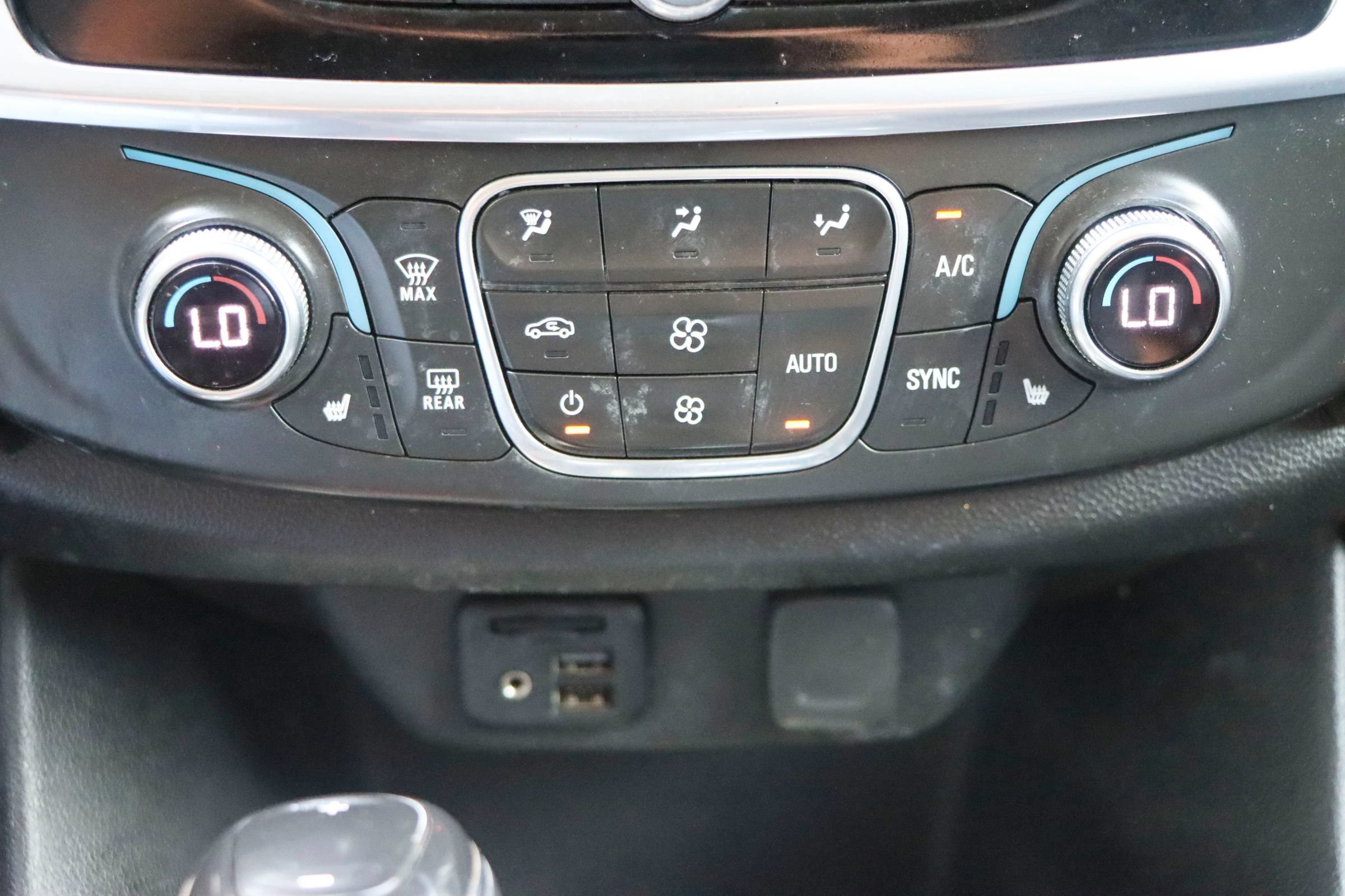 Used 2020 Chevrolet Traverse RS w/ LPO, Floor Liner Package FWD image 42