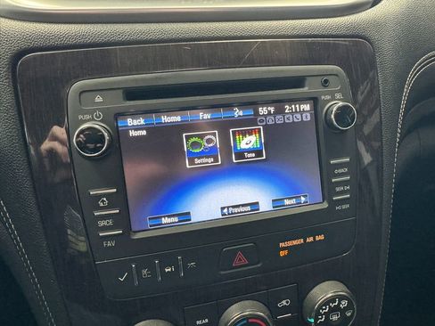 Used 2015 Chevrolet Traverse LT w/ Style and Technology Package image 25