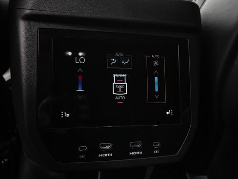 Used 2025 GMC Yukon XL Denali Ultimate AWD/4WD image 18