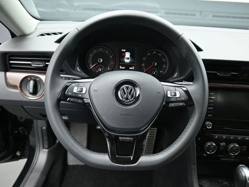 Used 2022 Volkswagen Passat 2.0T image 15