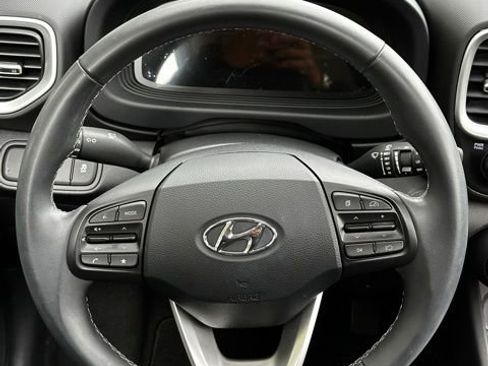 Certified 2025 Hyundai Venue SEL FWD image 23