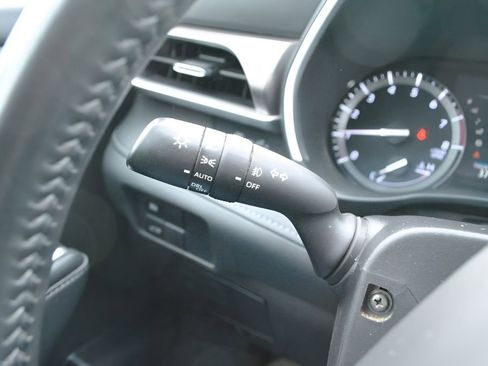 Used 2021 Toyota Highlander XLE image 27