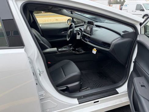 Used 2025 Toyota Prius AWD image 17