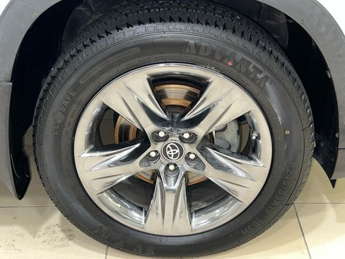 Used 2019 Toyota Highlander Limited Platinum w/ Carpet Mat Package (TMS) AWD/4WD image 7