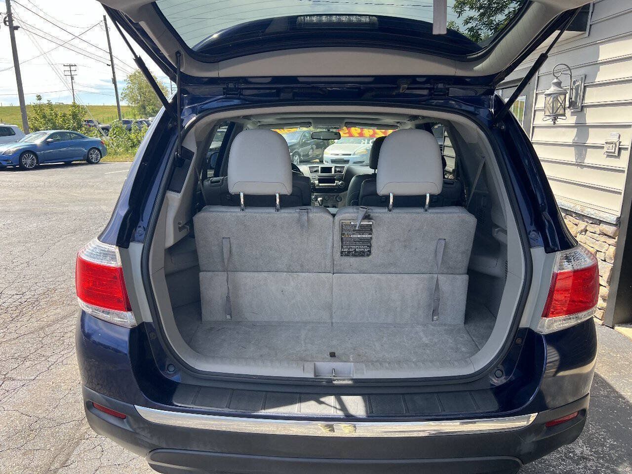 Used 2012 Toyota Highlander SE w/ Tow Pkg AWD/4WD image 5