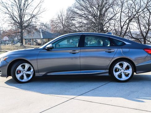 Used 2018 Honda Accord Touring image 4