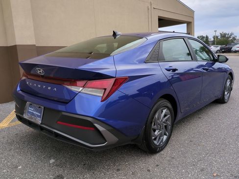 Certified 2024 Hyundai Elantra SEL image 4