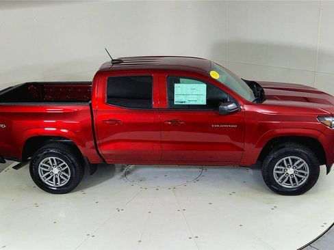Used 2026 Chevrolet Colorado LT w/ LT Convenience Package AWD/4WD image 23