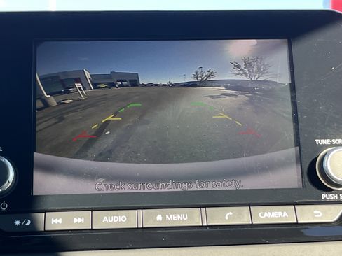 Used 2024 Nissan Pathfinder S image 30