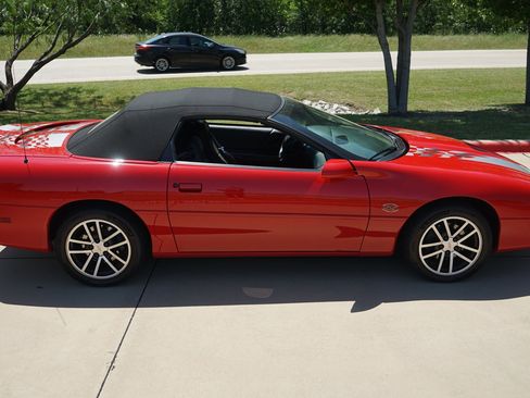 Used 2002 Chevrolet Camaro Z28 w/ SS Performance/Appearance Pkg RWD image 17