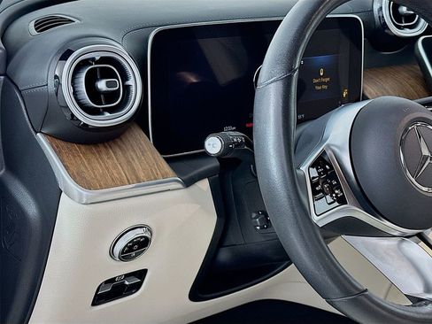 Used 2023 Mercedes-Benz GLC 300 4MATIC image 11