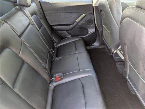 Used 2022 Tesla Model Y Long Range image 21