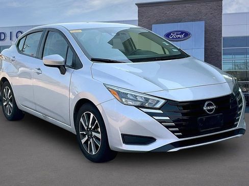 Used 2025 Nissan Versa SV FWD image 1