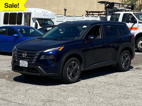 Certified 2025 Nissan Rogue SV FWD image 1