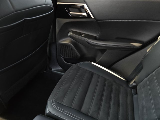 Used 2023 Mitsubishi Outlander SE FWD image 14