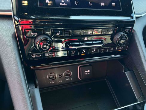 New 2025 Jeep Grand Cherokee L Altitude AWD/4WD image 16
