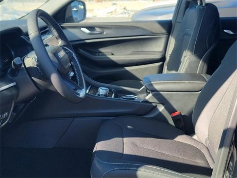 New 2025 Jeep Grand Cherokee Laredo X w/ Luxury Tech Group I image 13