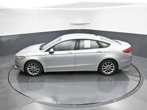 Used 2017 Ford Fusion SE image 46