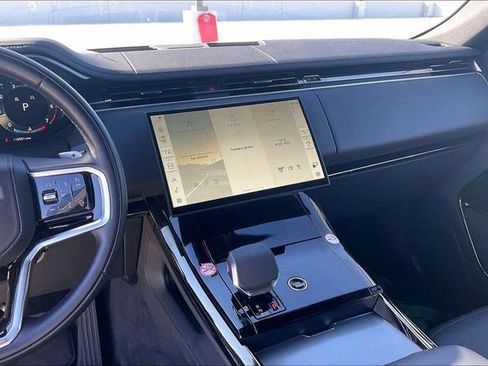 Used 2025 Land Rover Range Rover Sport SE image 8