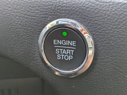 Used 2018 Ford Edge Titanium w/ Equipment Group 302A AWD/4WD image 29