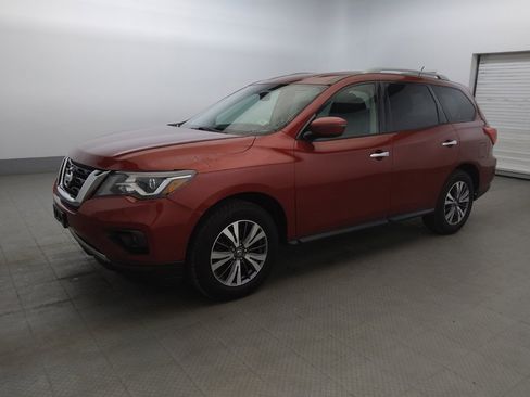 Used 2017 Nissan Pathfinder SV w/ SV Tech Package AWD/4WD image 2