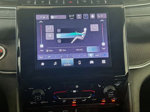 Used 2024 Jeep Grand Cherokee Altitude image 24