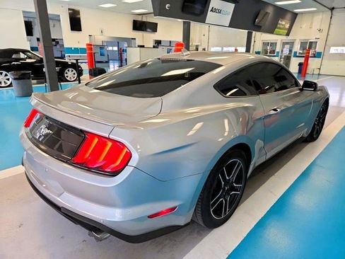 Used 2020 Ford Mustang Premium RWD image 4