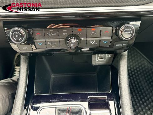 Used 2025 Jeep Compass Trailhawk AWD/4WD image 21